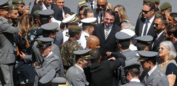 Mensagem do Exército no aniversário do golpe militar no Brasil foi retomada por Bolsonaro