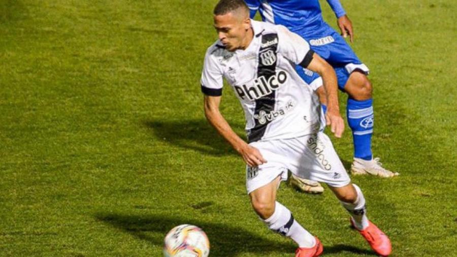 Meia João Paulo fez o gol da vitória da Ponte Preta contra o Avaí - TWITTER/PONTE PRETA