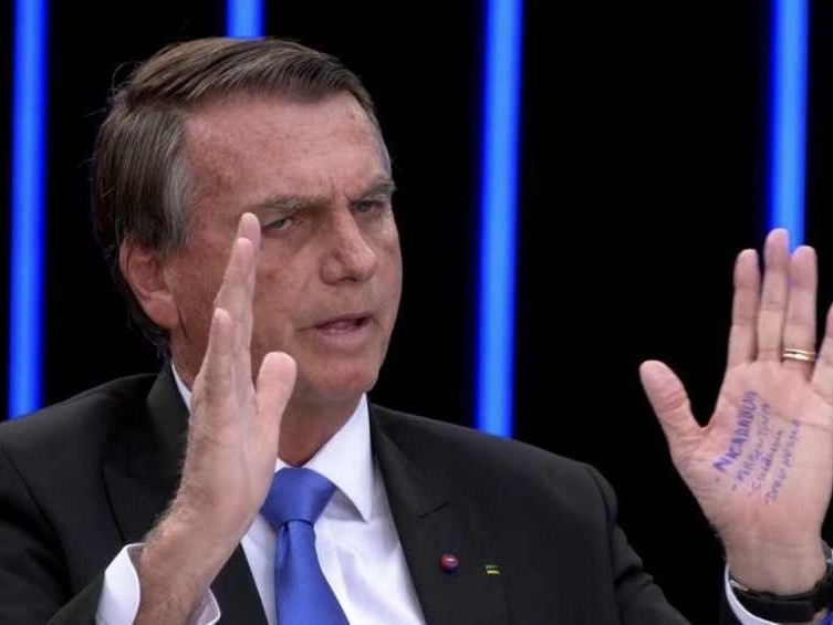 Globo pressiona Bolsonaro ao pedir renovação da concessão antes de