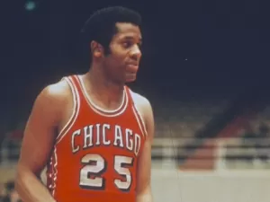 Morre Chet Walker, hall da fama na NBA e ídolo dos Bulls e dos 76ers