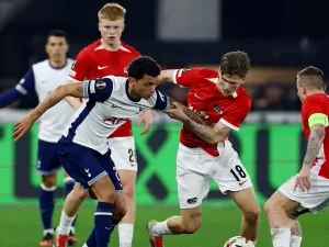 AZ Alkmaar vence o Tottenham no primeiro confronto das oitavas da Europa League