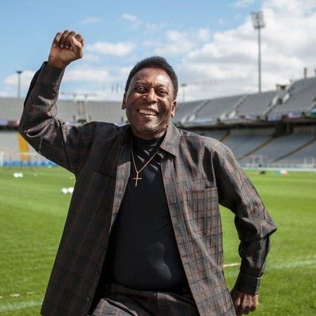 Morto aos 82 anos, Pelé foi o único jogador a vencer três edições da Copa do Mundo - Foto: Xavi Torrent/Getty Images