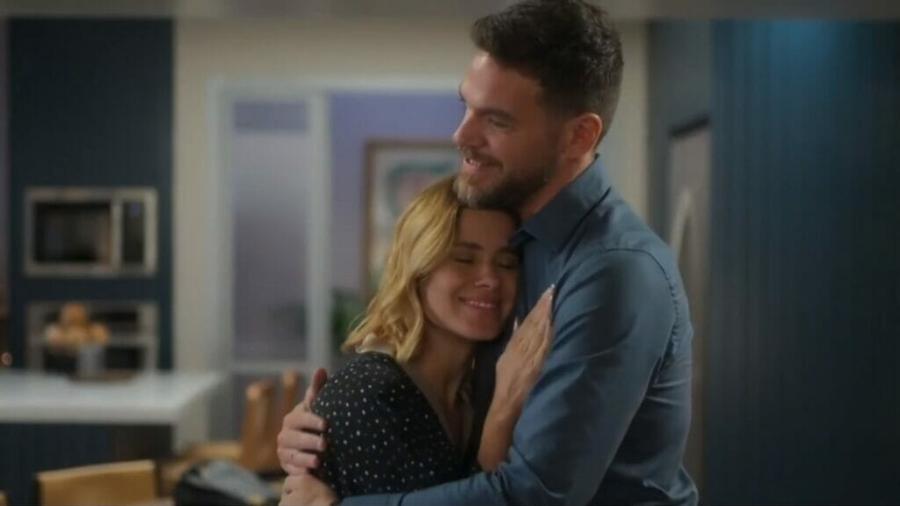 Lumiar (Carolina Dieckmann) e Theo (Emílio Dantas) de Vai na Fé - Reprodução - TV Globo 