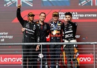 Verstappen conquista 50ª vitória; Hamilton e Leclerc são desclassificados do GP dos Estados Unidos - Verstappen, Hamilton e Norris sobem ao pódio do GP dos Estados Unidos (Foto: Chris Graythen/Getty Images)