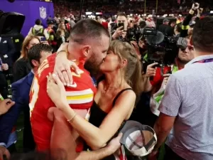 Taylor Swift e Travis Kelce noivos?! Fonte revela status do relacionamento após fala de comentarista da ESPN