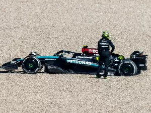 F1: Hamilton culpa atualização da Mercedes por acidente no GP dos Estados Unidos