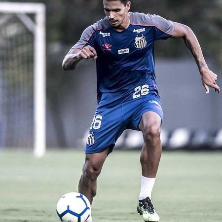 Lucas Veríssimo em ação pelo Santos - Ivan Storti/Santos FC