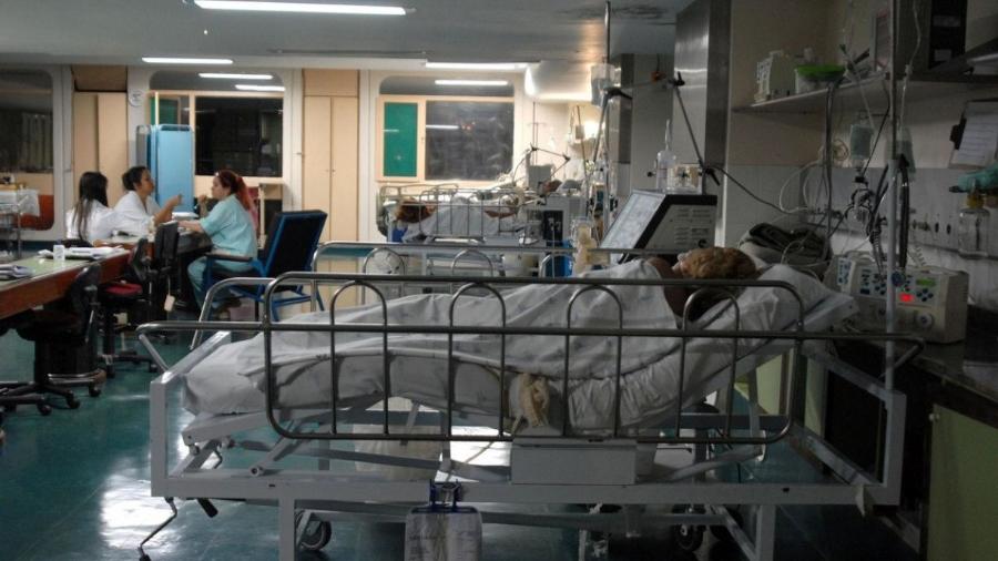 Brasília - Unidade de Terapia Intensiva (UTI) do Hospital Regional de Taguatinga. Em alguns hospitais do Distrito Federal faltam leitos para os pacientes              - Marcello Casal Jr./Agência Brasil                            