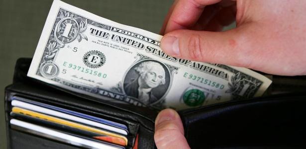 Trump derruba o dólar? Moeda se desvaloriza 9% frente ao real em 6 meses