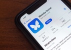 Após bloqueio do X, Bluesky lidera ranking da App Store e é alvo do STF - Ícone do Bluesky na App Store do iPhone