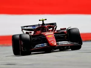 F1: Sainz celebra P3 após fim de semana 'difícil' na Áustria