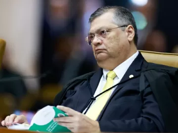 Dino mantém suspensão de emendas após respostas vagas de parlamentares