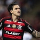 Após críticas de Filipe Luís, Pedro se esclarece ao elenco do Flamengo