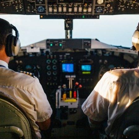 Aumento da carga horária para pilotos pode representar problemas para a segurança, afirma sindicato de aeronautas