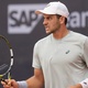 Pucinelli para na semi em Hamburgo e dar&aacute; salto no ranking