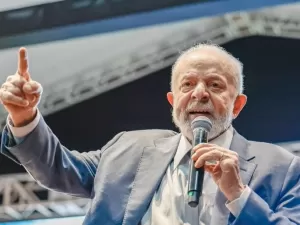 Lula volta a criticar taxa de juros em 10,5%: "Irreal"