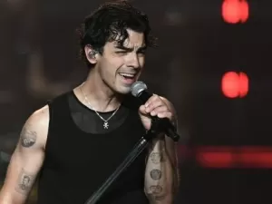 Fã viraliza com “estratégia” para conquistar Joe Jonas, mas é surpreendida com resposta do cantor; assista