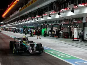 F1: Hamilton repete a dose e lidera TL2 em Las Vegas; Verstappen é 17º