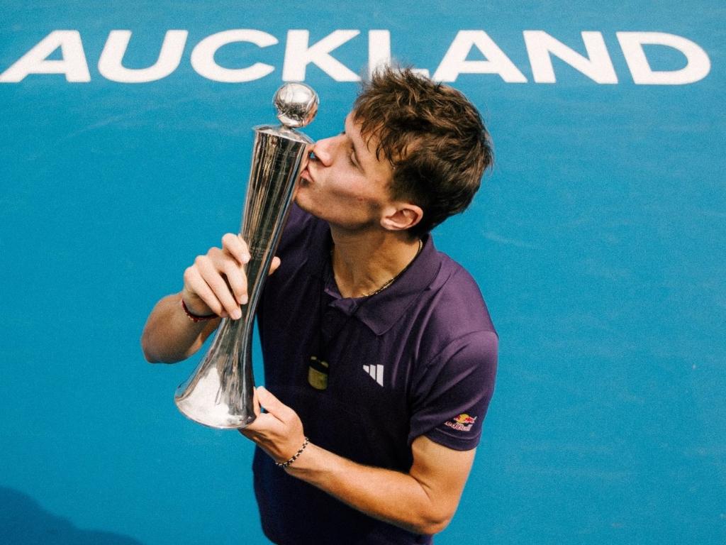 Mensik vence seu segundo ATP e encerra série invicta de Baez - undefined