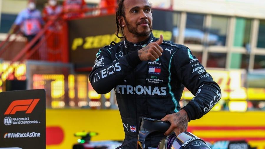 Lewis Hamilton gesticula durante corrida de Fórmula 1 - Bryn Lennon/Pool/AFP