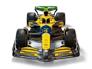F1: Por que McLaren optou por não tirar laranja de partes do carro que homenageia Senna em Mônaco