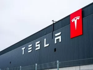 Tesla suspende vendas de seu veículo mais barato