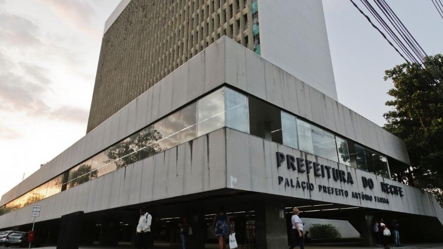 Sede da Prefeitura de Recife, um dos locais onde a PF cumpre mandado de busca e apreensão contra fraudes na saúde  - Leo Motta/JC Imagem                            