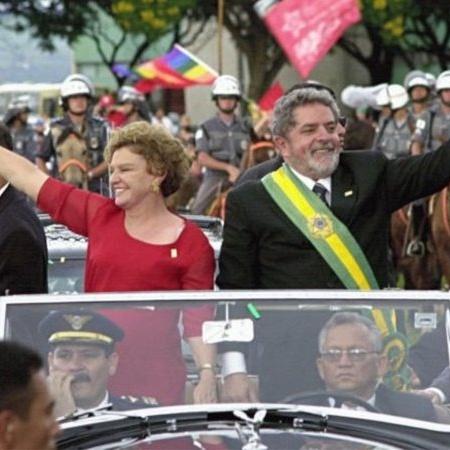 Lula durante posse em 2002 Lula durante posse em 2002