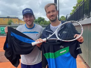 Demoliner entra em Wimbledon fazendo dupla com Medvedev
