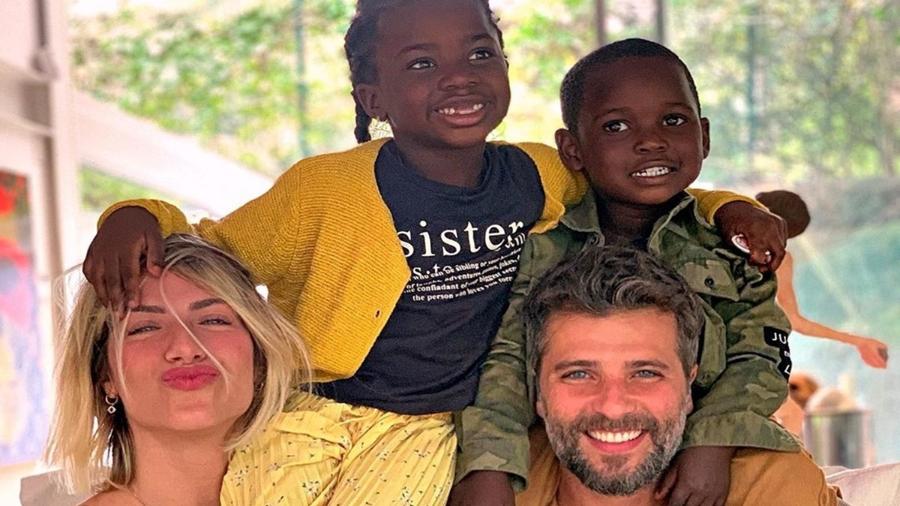 Bruno Gagliasso e Giovanna Ewbank com os filhos Titi e Bless  - Reprodução/ Instagram
