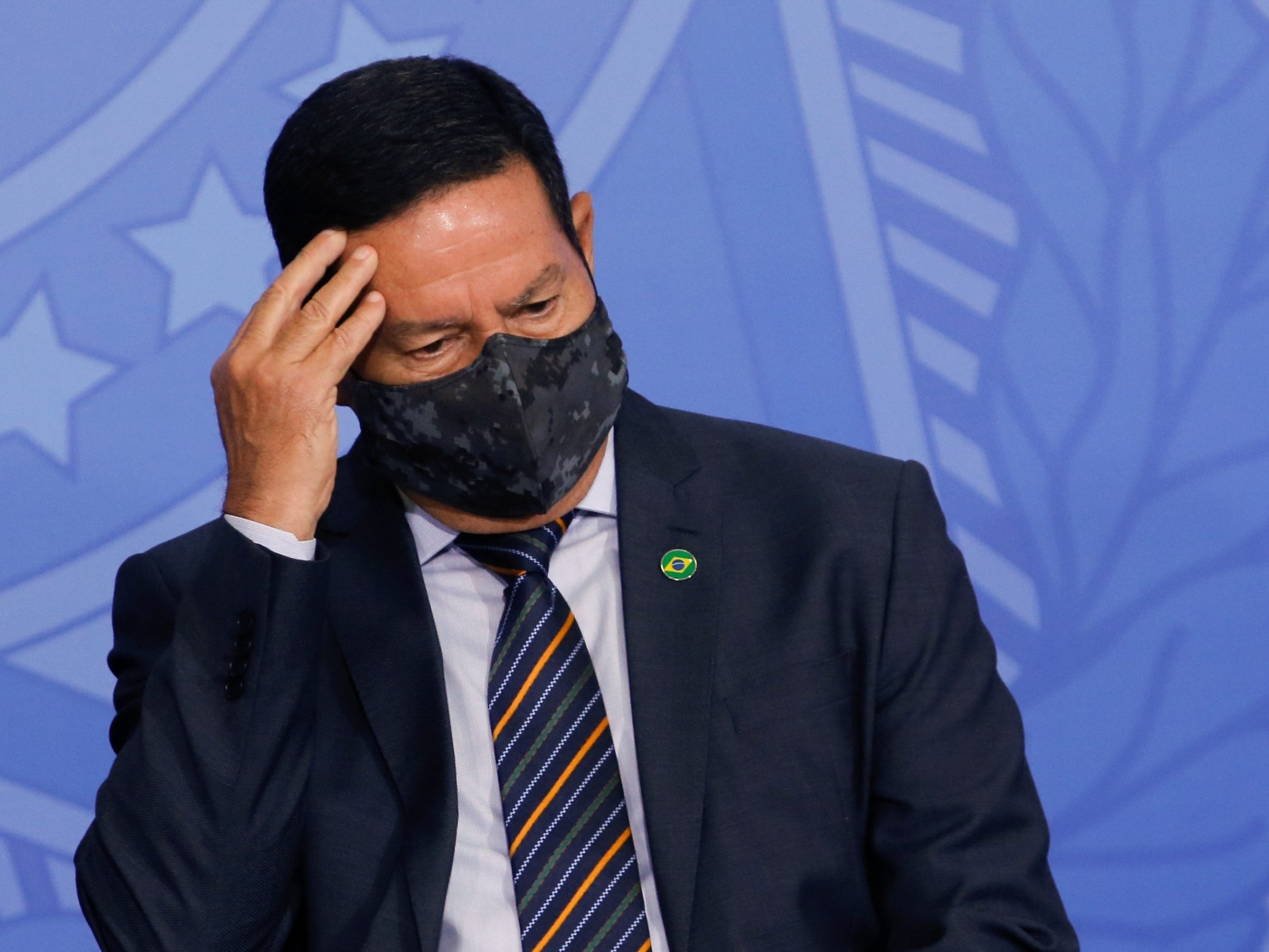 O general Hamilton Mourão não pretende jogar vôlei na praia
