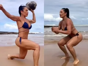 De biquíni, Scheila Carvalho realiza agachamento na praia e incendeia o clima ao exibir bumbum sarado
