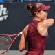 Jovic vence duelo de campe&atilde;s e volta &agrave; semifinal em Guadalajara