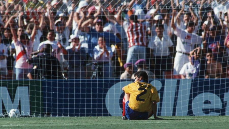 Andrés Escobar logo após seu gol contra na Copa do Mundo de 1994 - Getty Images