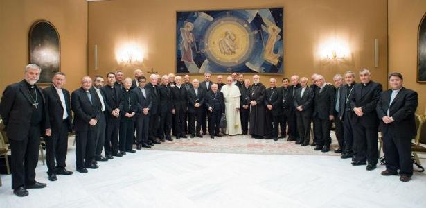 Em maio, 34 bispos chilenos puseram seus cargos à disposição do papa Francisco - Foto: AFP