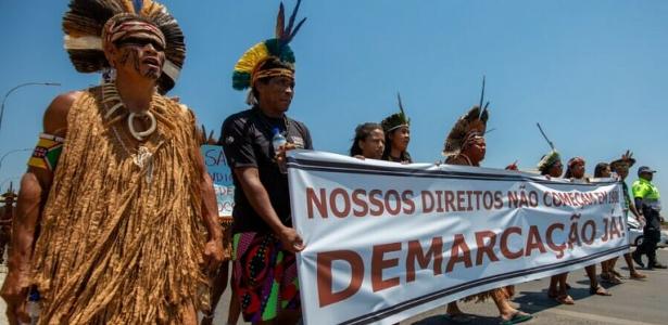 Indígenas protestam contra o marco temporal antes da aprovação do texto pela Câmara dos Deputados