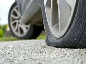 Esta é a melhor solução para pneu furado