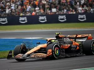 F1: Norris mostra força e lidera TL2 em dobradinha da McLaren em Silverstone