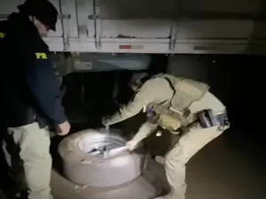 Polícia apreende 51 quilos de drogas em caminhão com doações para o Rio Grande do Sul 