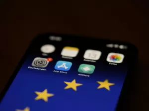 Apple poderá ser multada pela primeira vez na UE por restrições da App Store