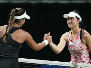 Japonesa de 18 anos vence em sua primeira partida de WTA