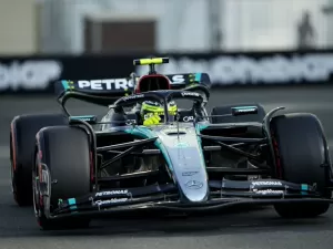 F1: Hamilton tem quali 'desastrosa' com direito a poste solto de 'presente' em Abu Dhabi