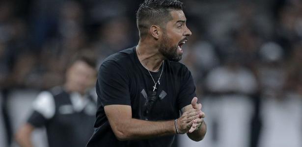 Alerta: criar expectativas com o Corinthians pode ser perigoso, diz Mauro Cezar.
