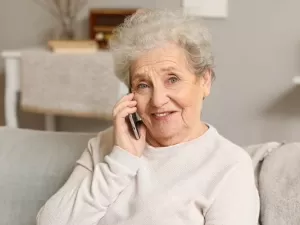 WhatsApp pode ajudar a aliviar a depressão em idosos; entenda
