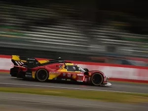 Ferrari e Porsche 'sob holofotes' e fim de prova para Alpine: as primeiras horas em Le Mans
