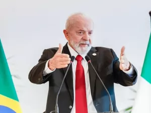 Lula realiza reunião ministerial para discutir cortes de despesas