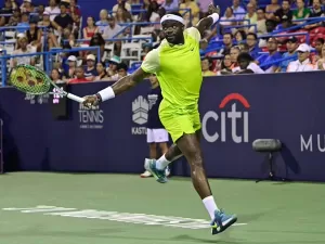 Tiafoe supera Rublev e completa trio norte-americano na semi