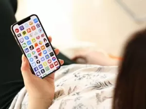 Como mudar a cor dos ícones do iPhone