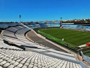 Duelo entre Peñarol e Botafogo será no estádio Centenário, em Montevidéu