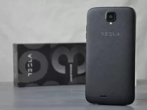 Elon Musk diz o que precisa acontecer para Tesla lançar o próprio celular